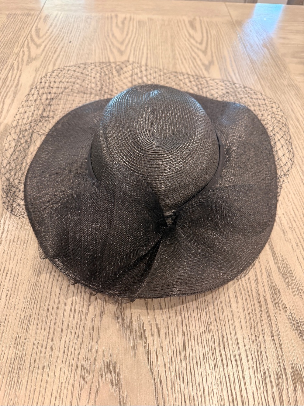 Chic Black Wide-Brim Women's Veiled Sun Hat